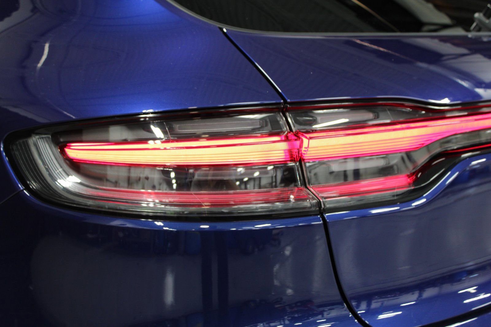 Certified 2025 Porsche Macan image 16