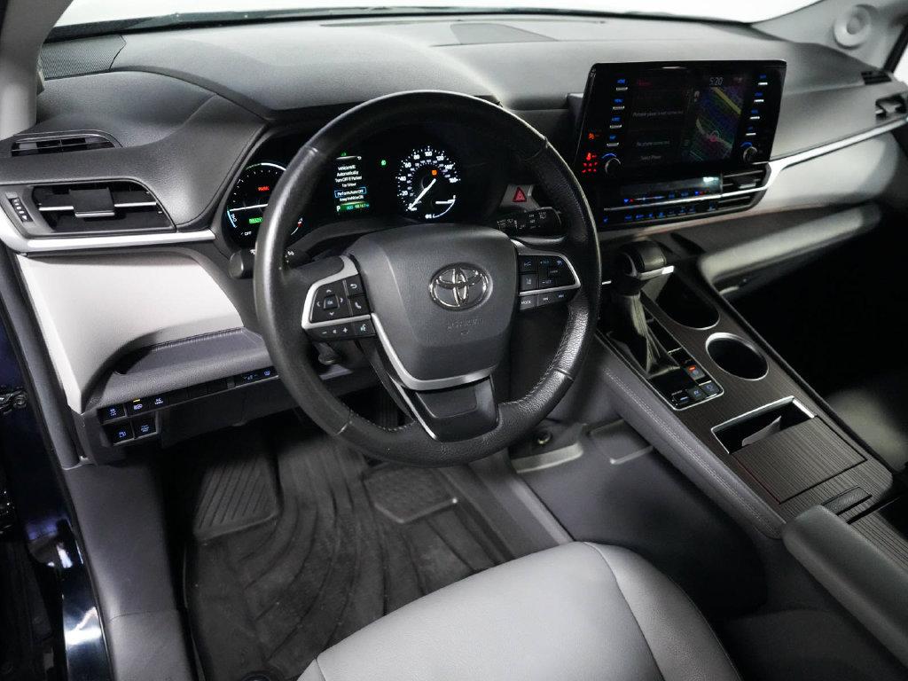 Used 2024 Toyota Sienna XLE w/ XLE Plus Package FWD image 14