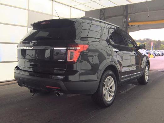 Used 2014 Ford Explorer XLT w/ Equipment Group 202A AWD/4WD image 2