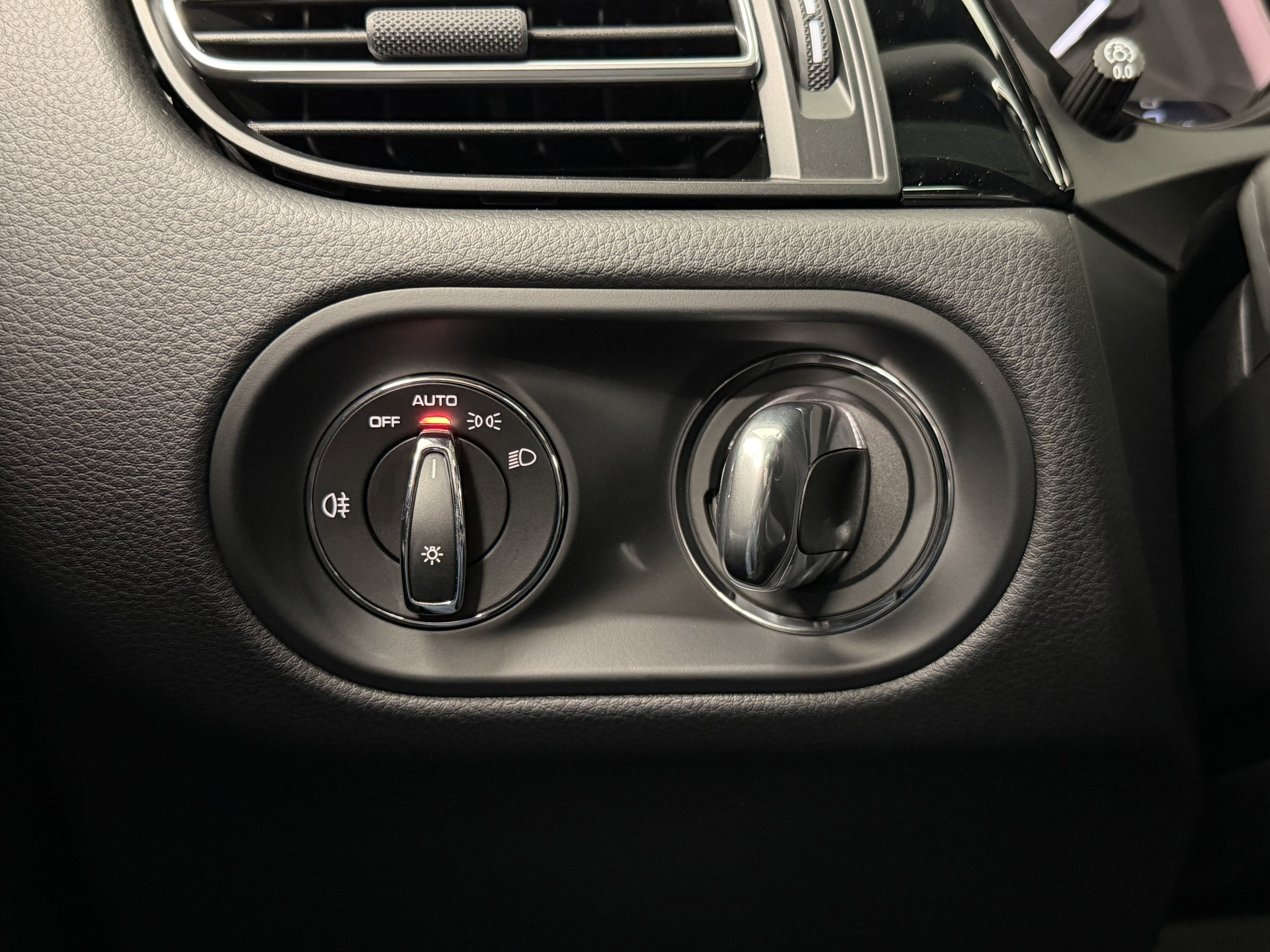 New 2026 Porsche Macan image 47