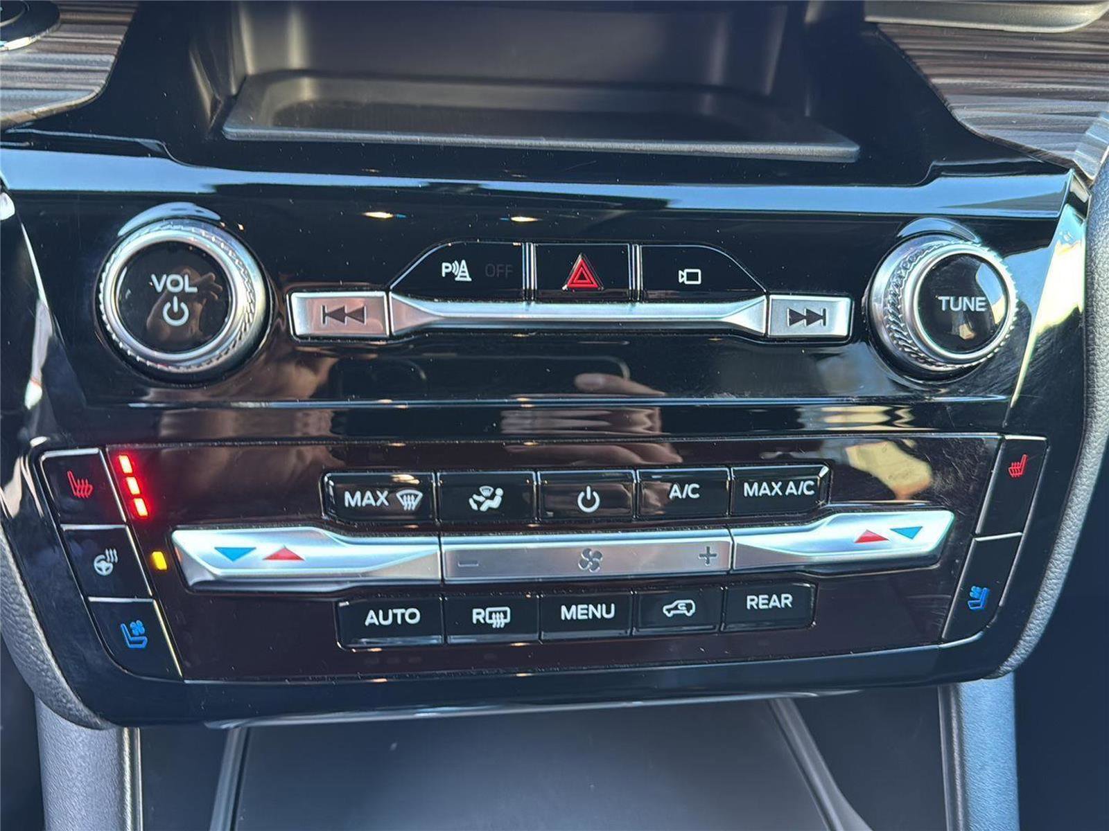 Used 2023 Ford Explorer Limited image 21