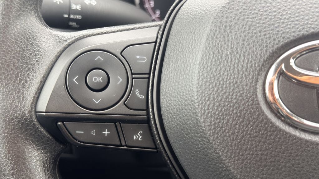 Used 2025 Toyota RAV4 XLE FWD image 21