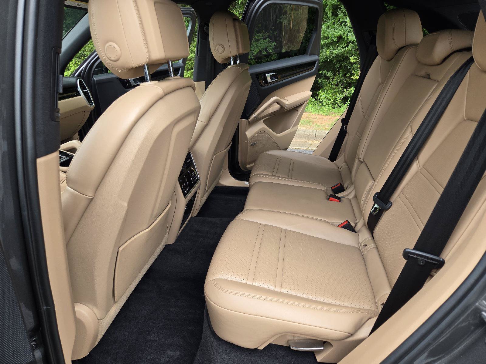 Used 2020 Porsche Cayenne AWD/4WD image 25