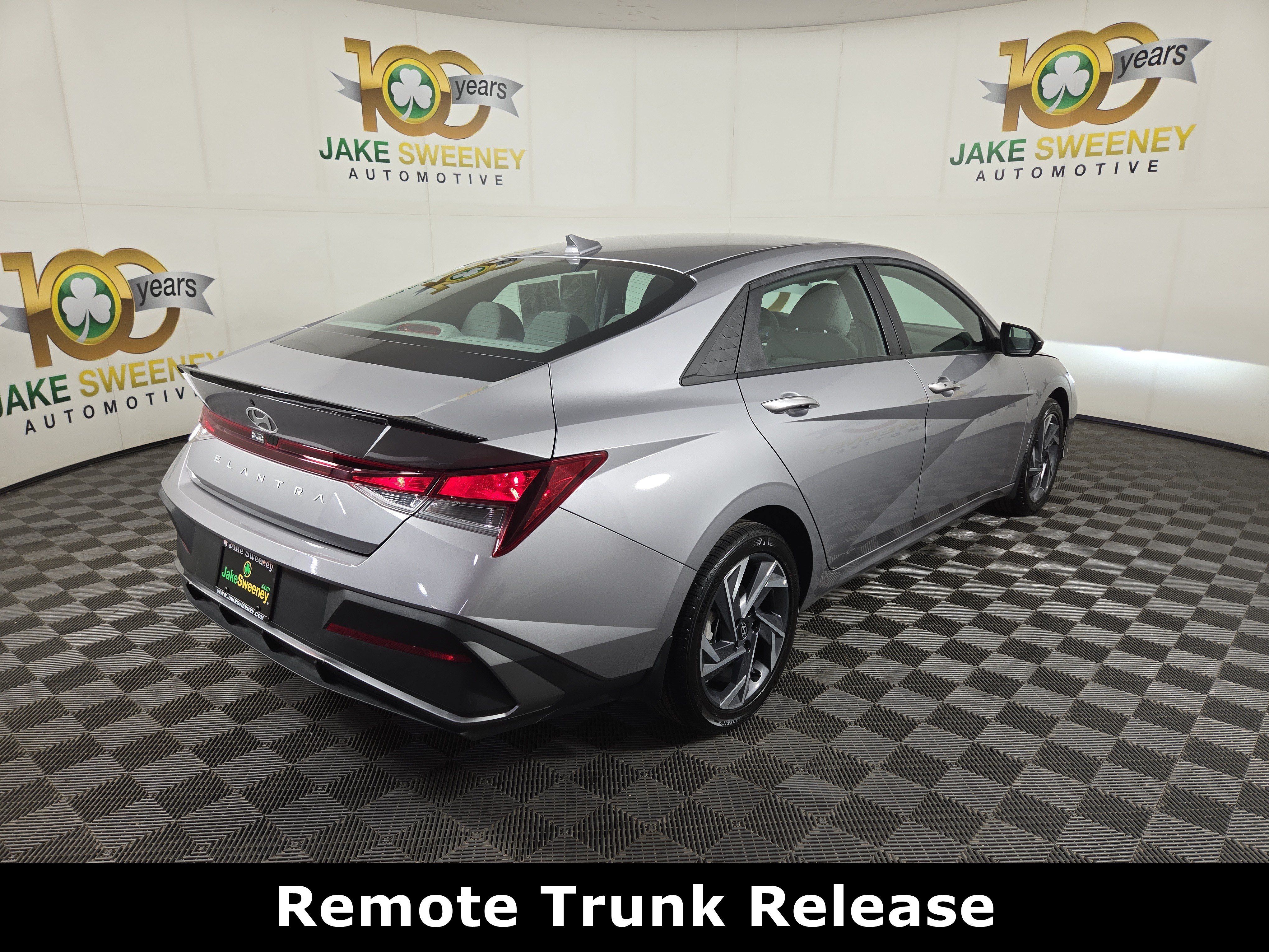 Used 2025 Hyundai Elantra Sport FWD image 9
