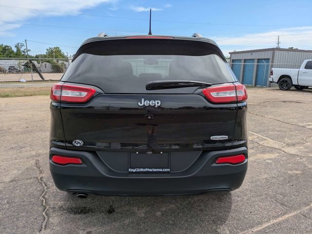 Used 2018 Jeep Cherokee Latitude Plus w/ Comfort/Convenience Group FWD image 5