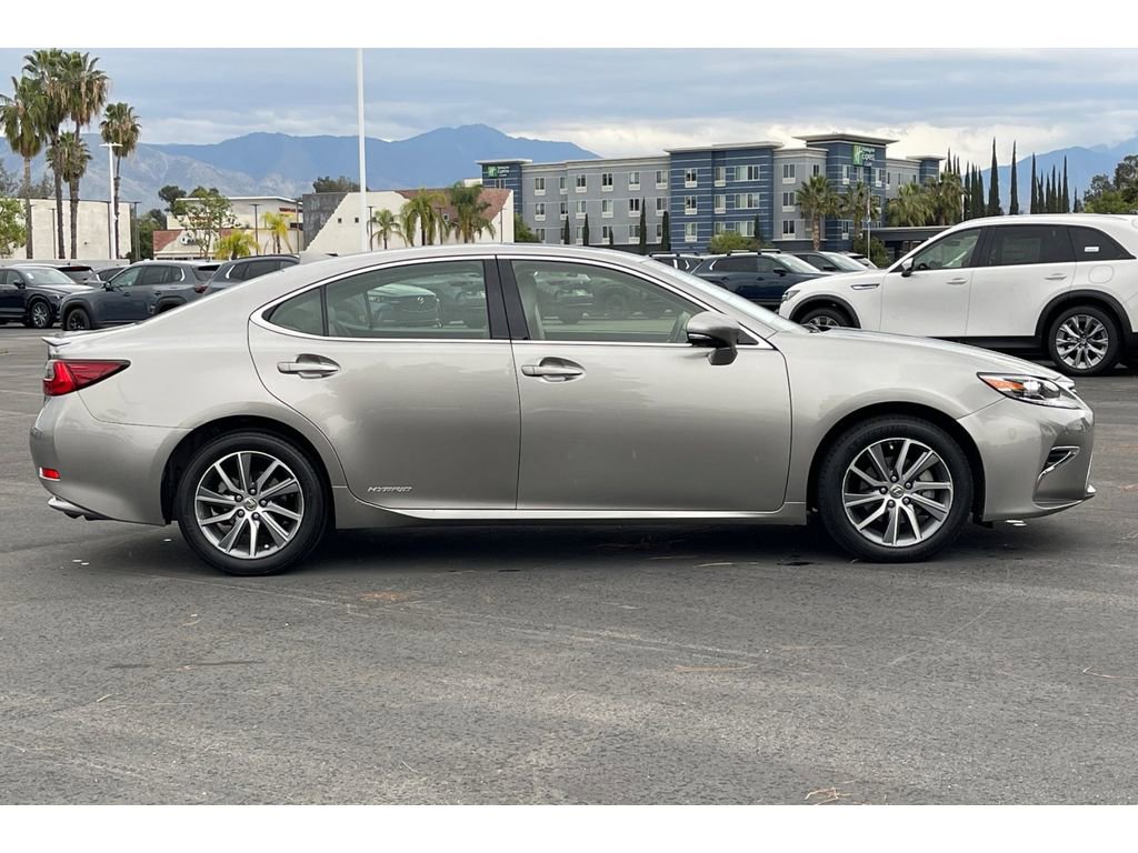 Used 2017 Lexus ES 300h image 8