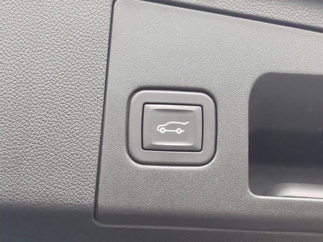 Used 2025 Cadillac XT4 Premium Luxury FWD image 15