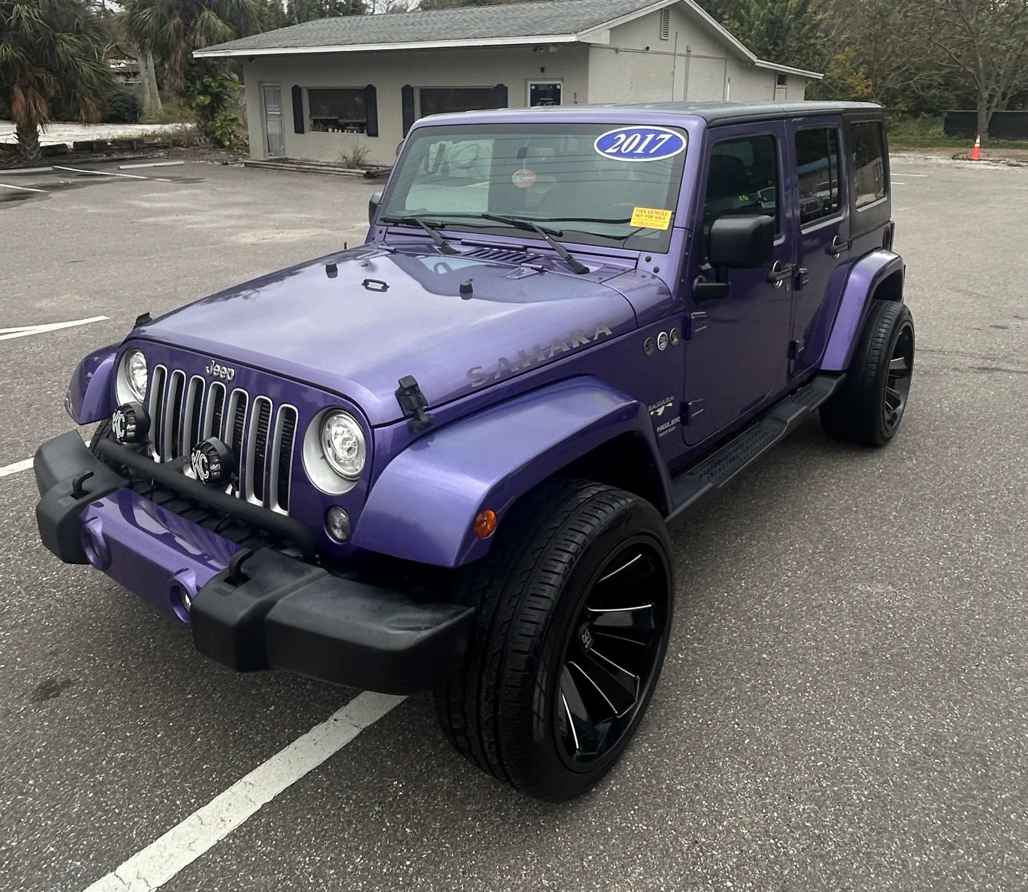 Used 2017 Jeep Wrangler Unlimited Sahara AWD/4WD image 7