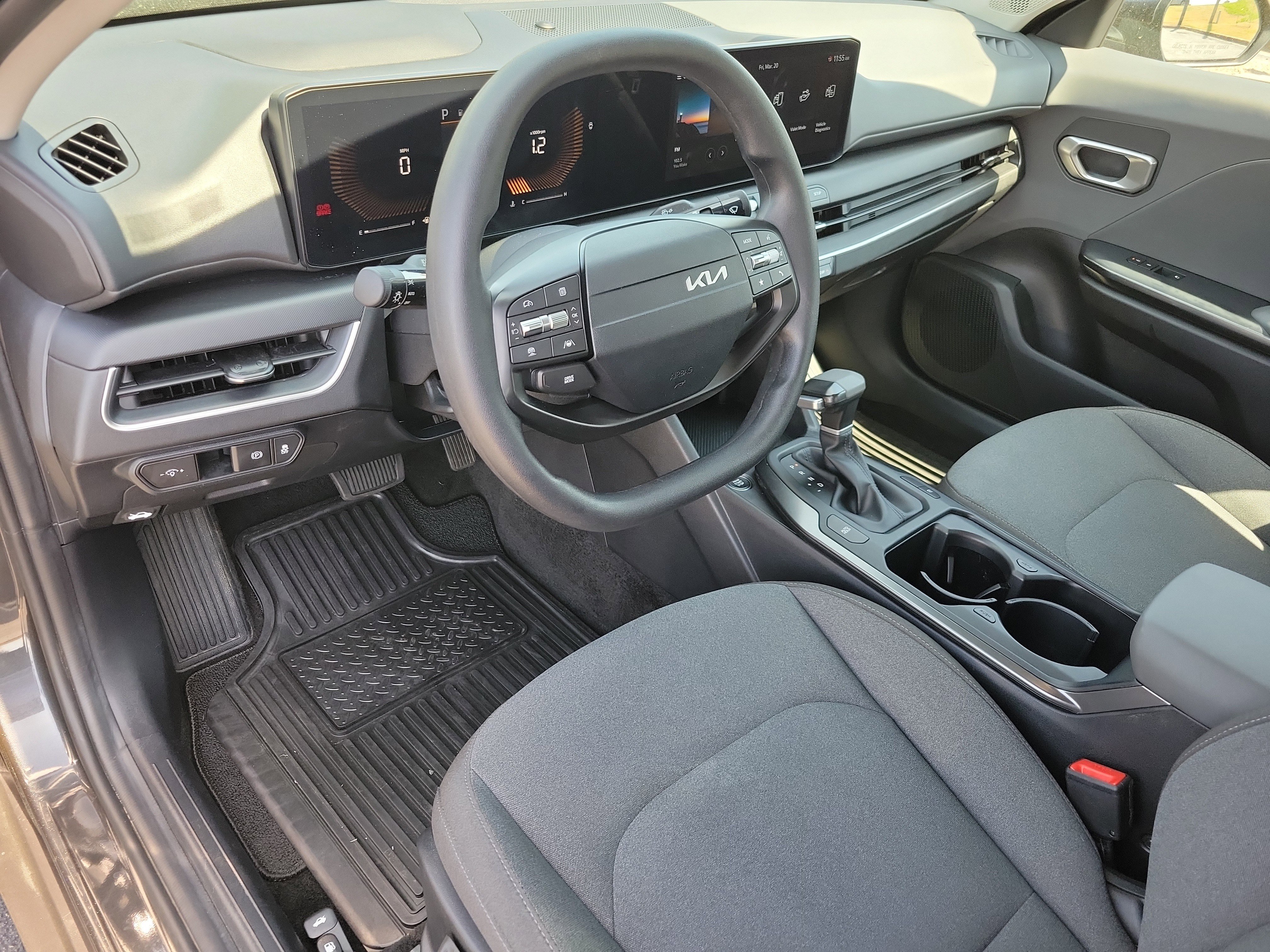 Used 2025 Kia K4 LXS image 3