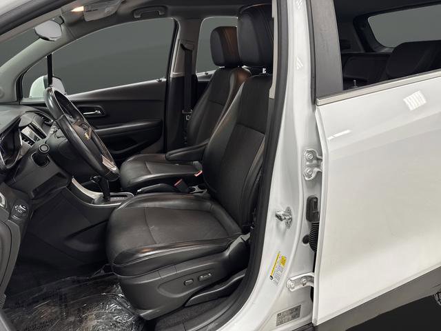 Used 2019 Chevrolet Trax LT w/ LT Convenience Package AWD/4WD image 4