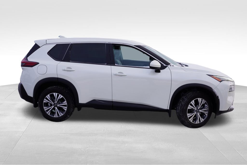 Used 2023 Nissan Rogue SV image 3