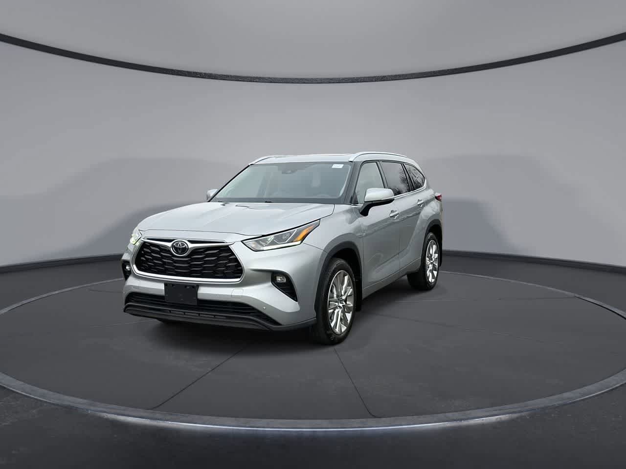 Used 2021 Toyota Highlander Limited image 3