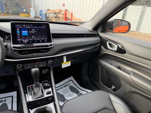 New 2026 Jeep Compass Latitude AWD/4WD image 32