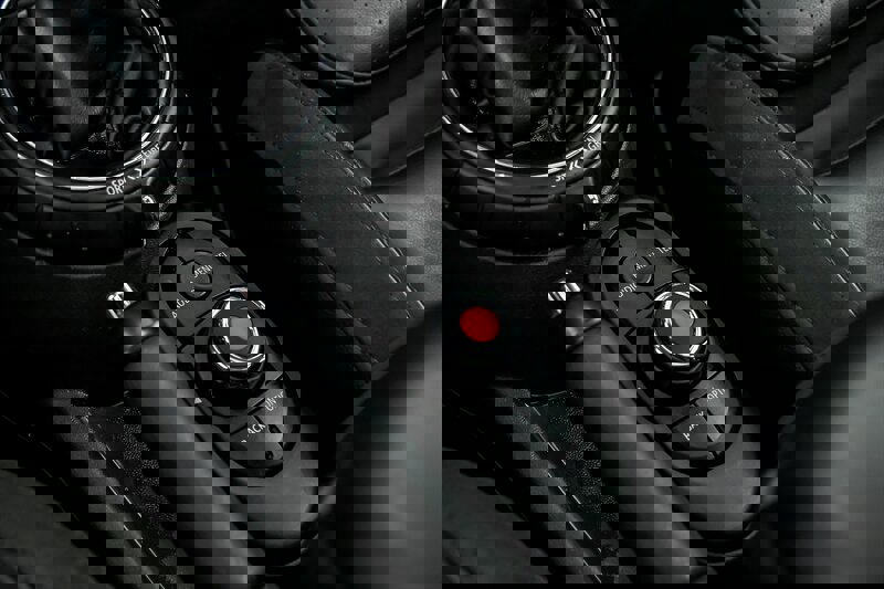 Used 2015 MINI Cooper 4-Door Hardtop image 29