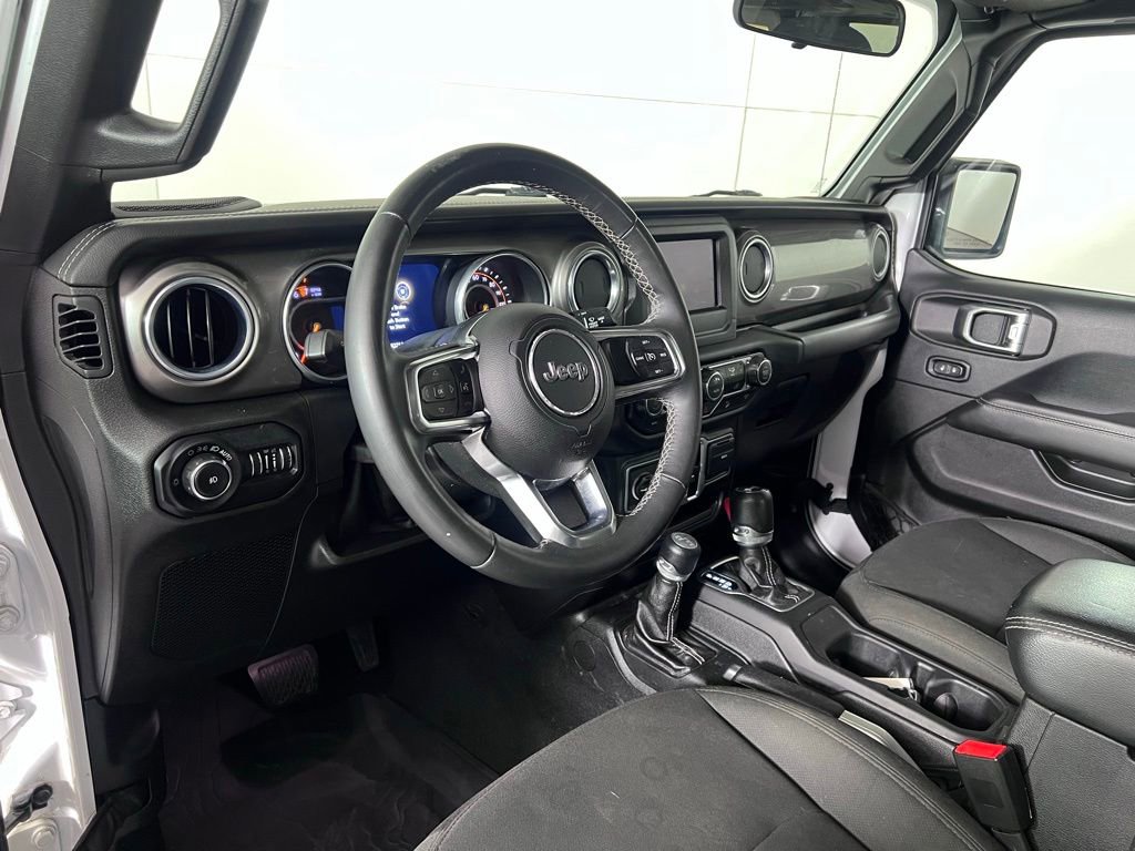 Used 2018 Jeep Wrangler Unlimited Sahara AWD/4WD image 4