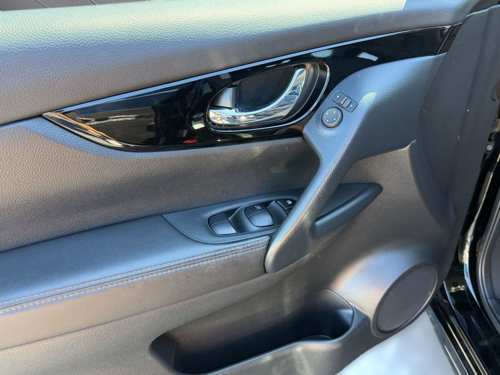 Certified 2022 Nissan Rogue Sport SL image 12