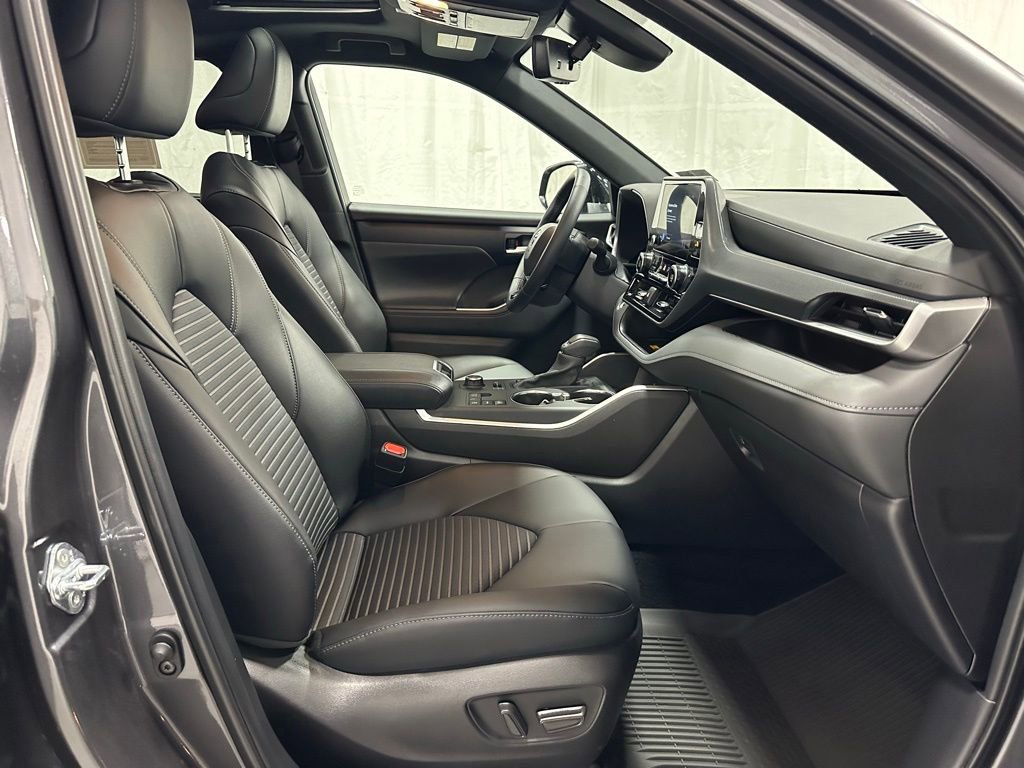 Used 2025 Toyota Highlander XSE image 65