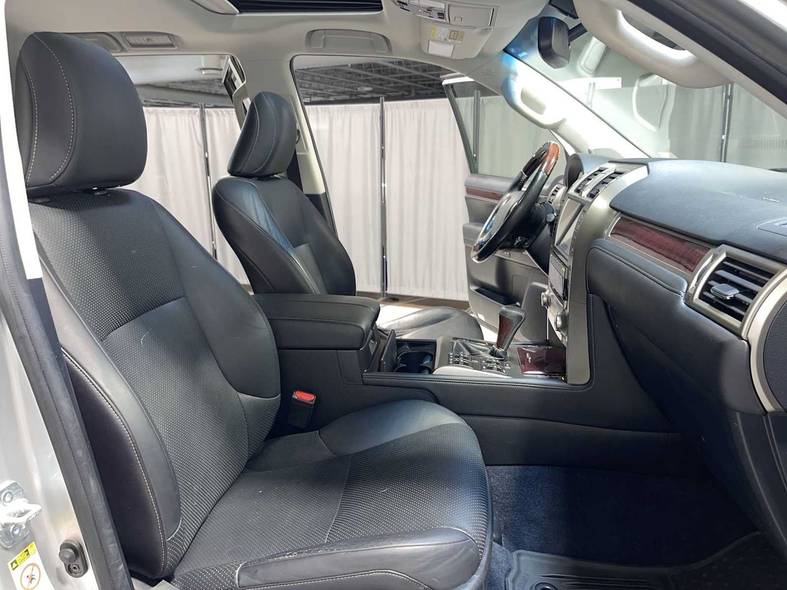 Used 2017 Lexus GX 460 Luxury w/ Preferred Accessory Package AWD/4WD image 14