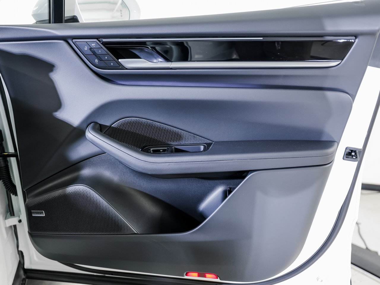 Certified 2026 Porsche Macan Electric RWD image 28