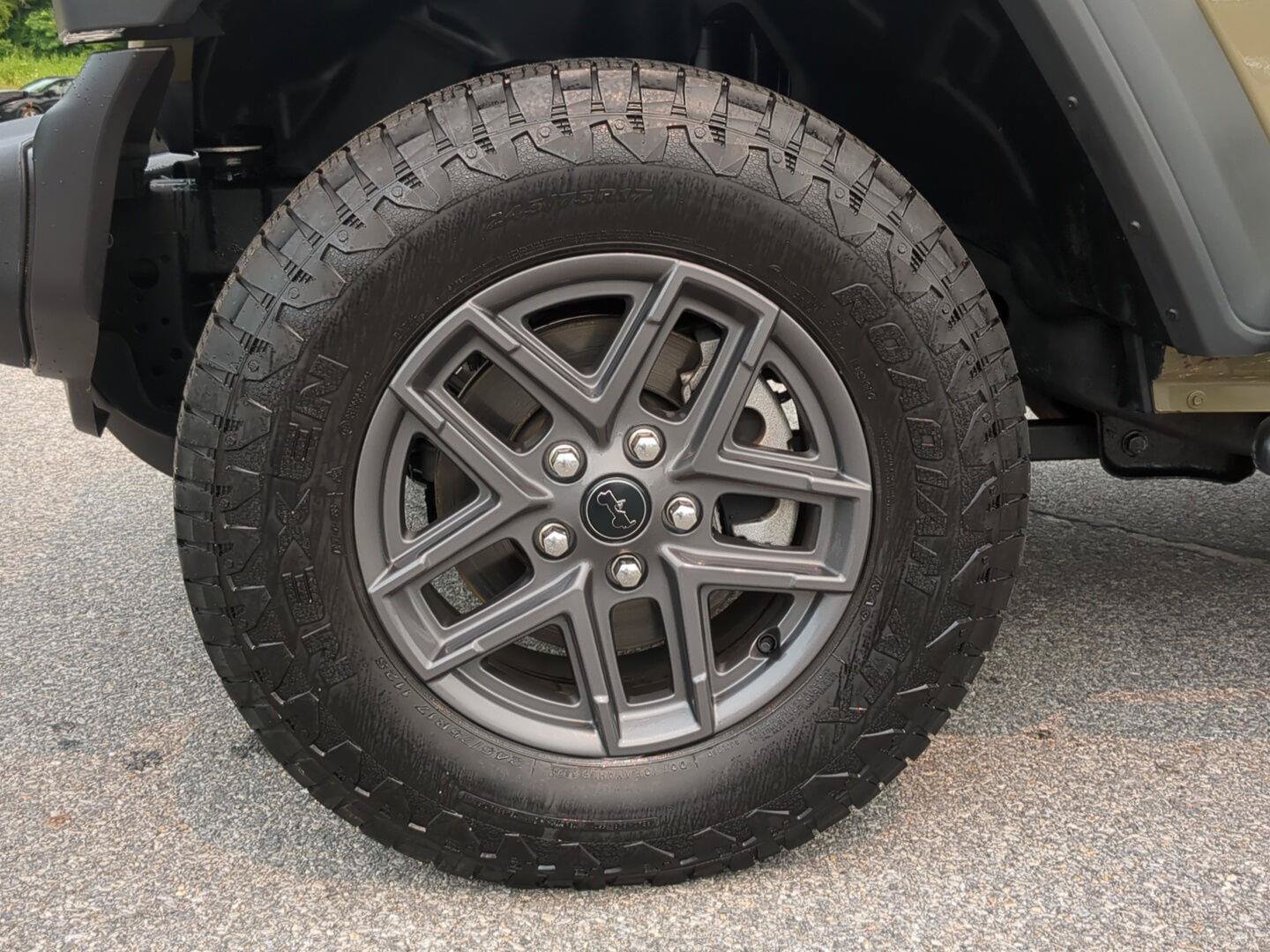 Used 2025 Jeep Wrangler Sport AWD/4WD image 9