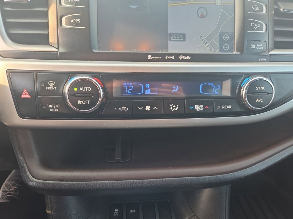 Used 2018 Toyota Highlander XLE FWD image 22