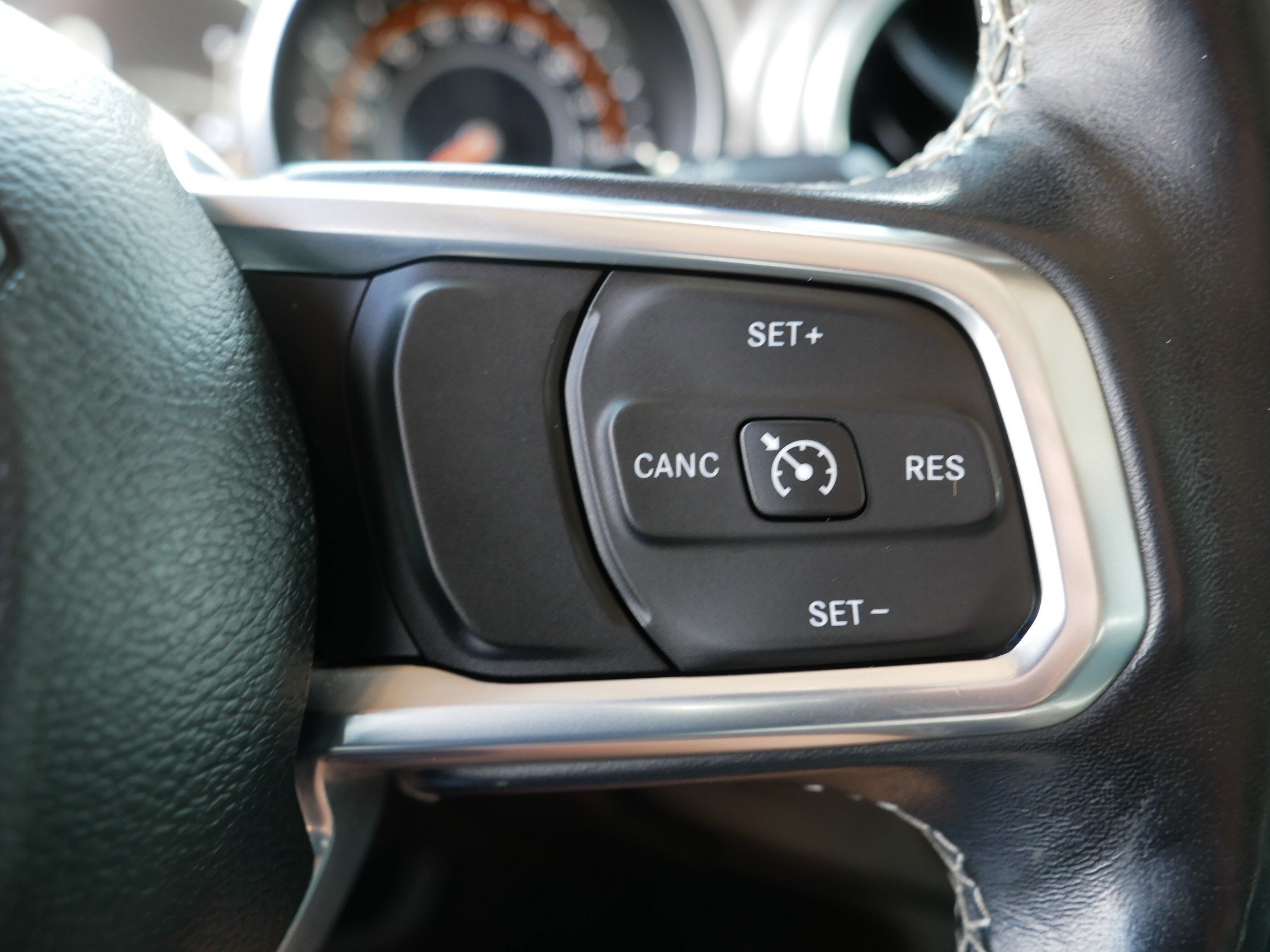 Used 2018 Jeep Wrangler Unlimited Sahara w/ Dual Top Group AWD/4WD image 29