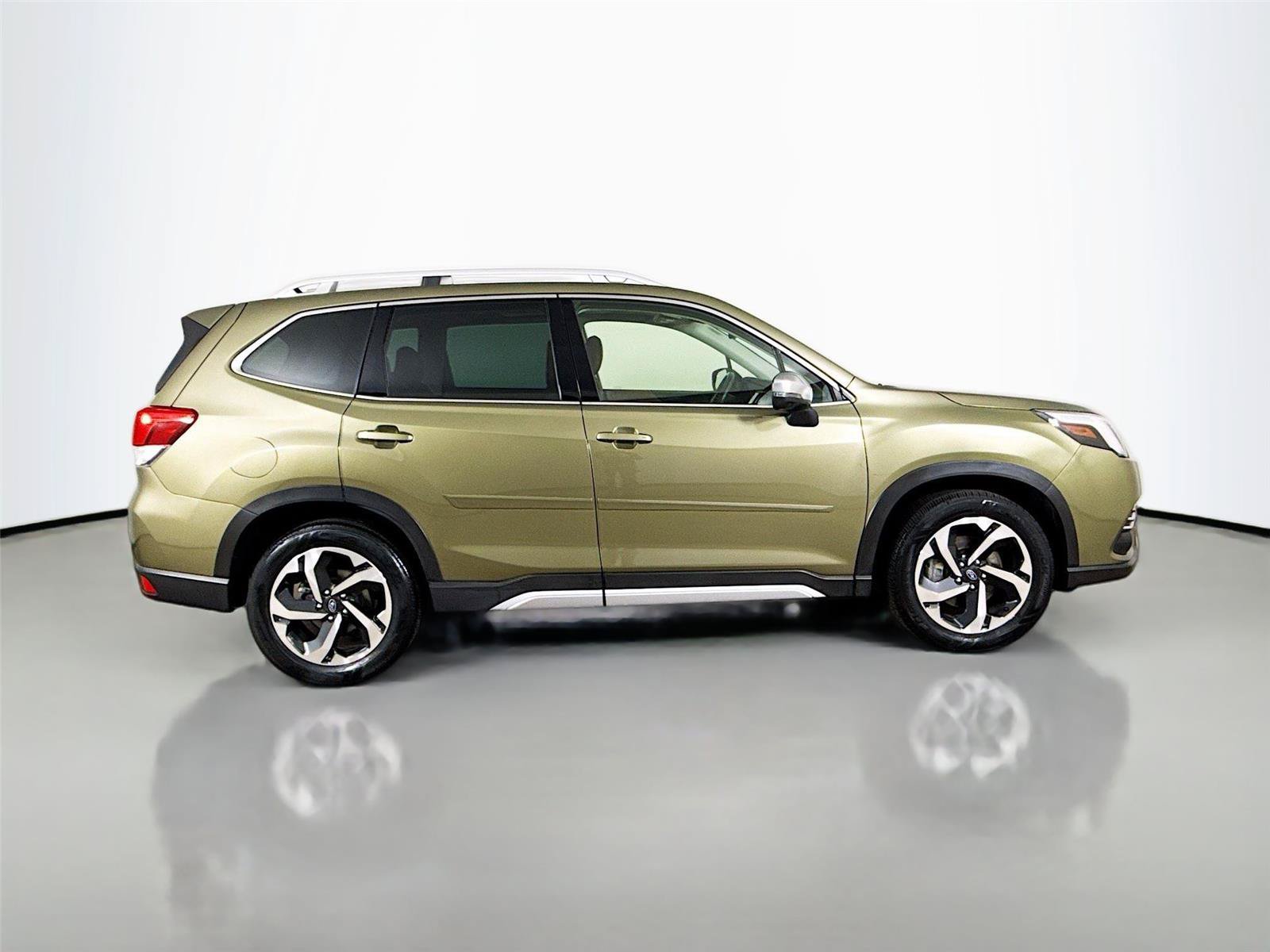 Used 2022 Subaru Forester Touring w/ Popular Package #3 AWD/4WD image 18