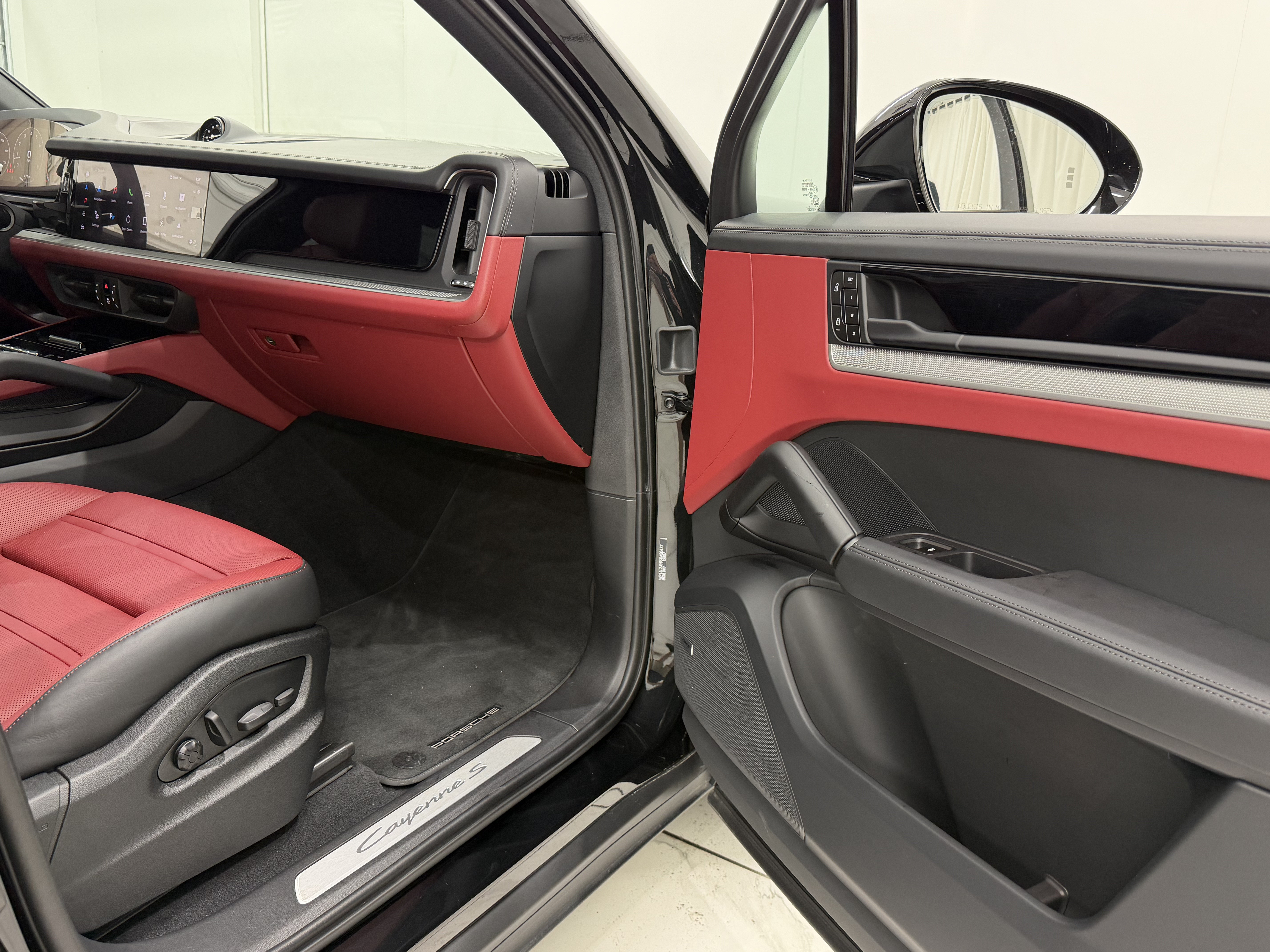 Certified 2025 Porsche Cayenne S AWD/4WD image 22