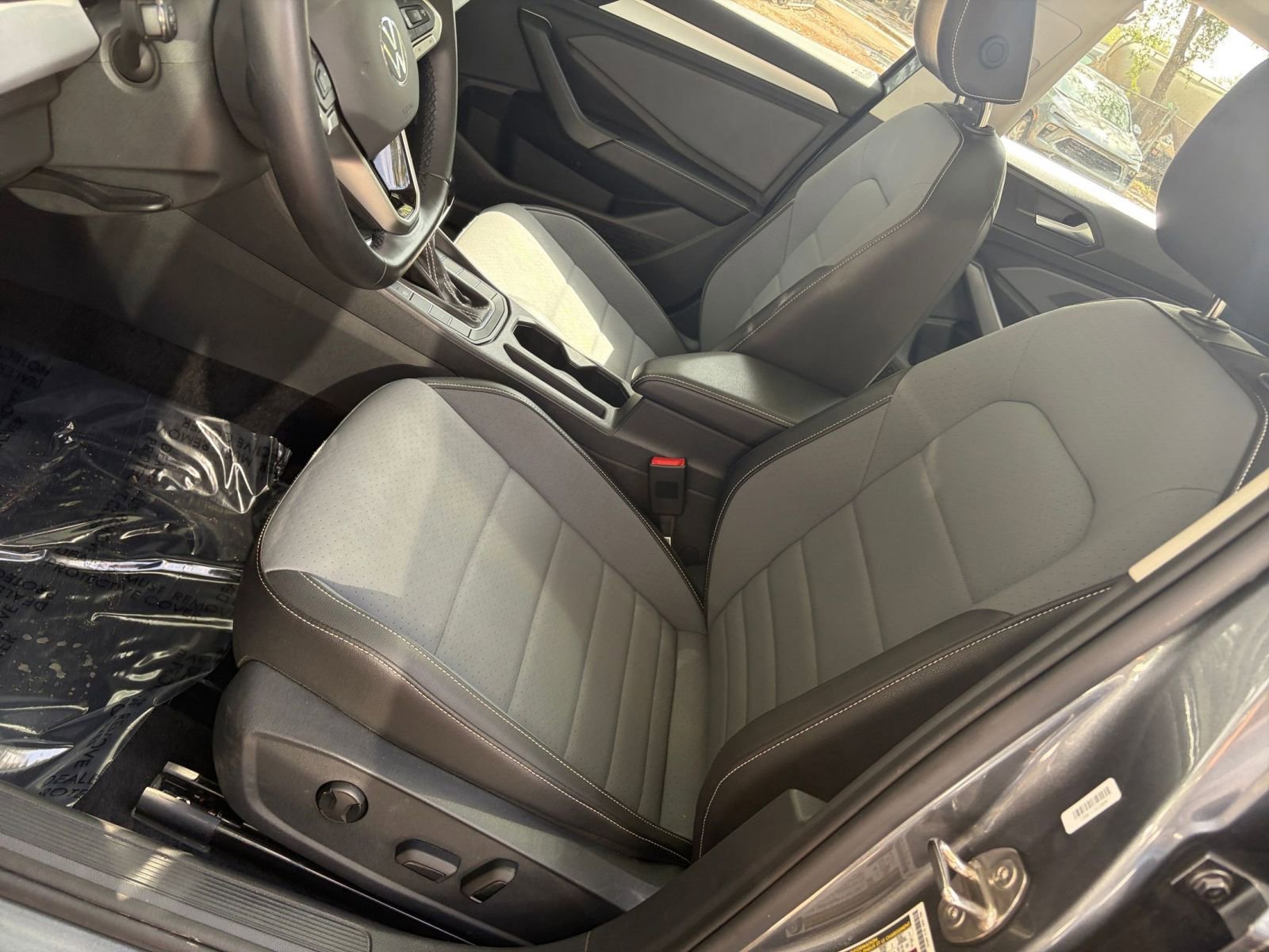 Used 2025 Volkswagen Jetta SE image 36