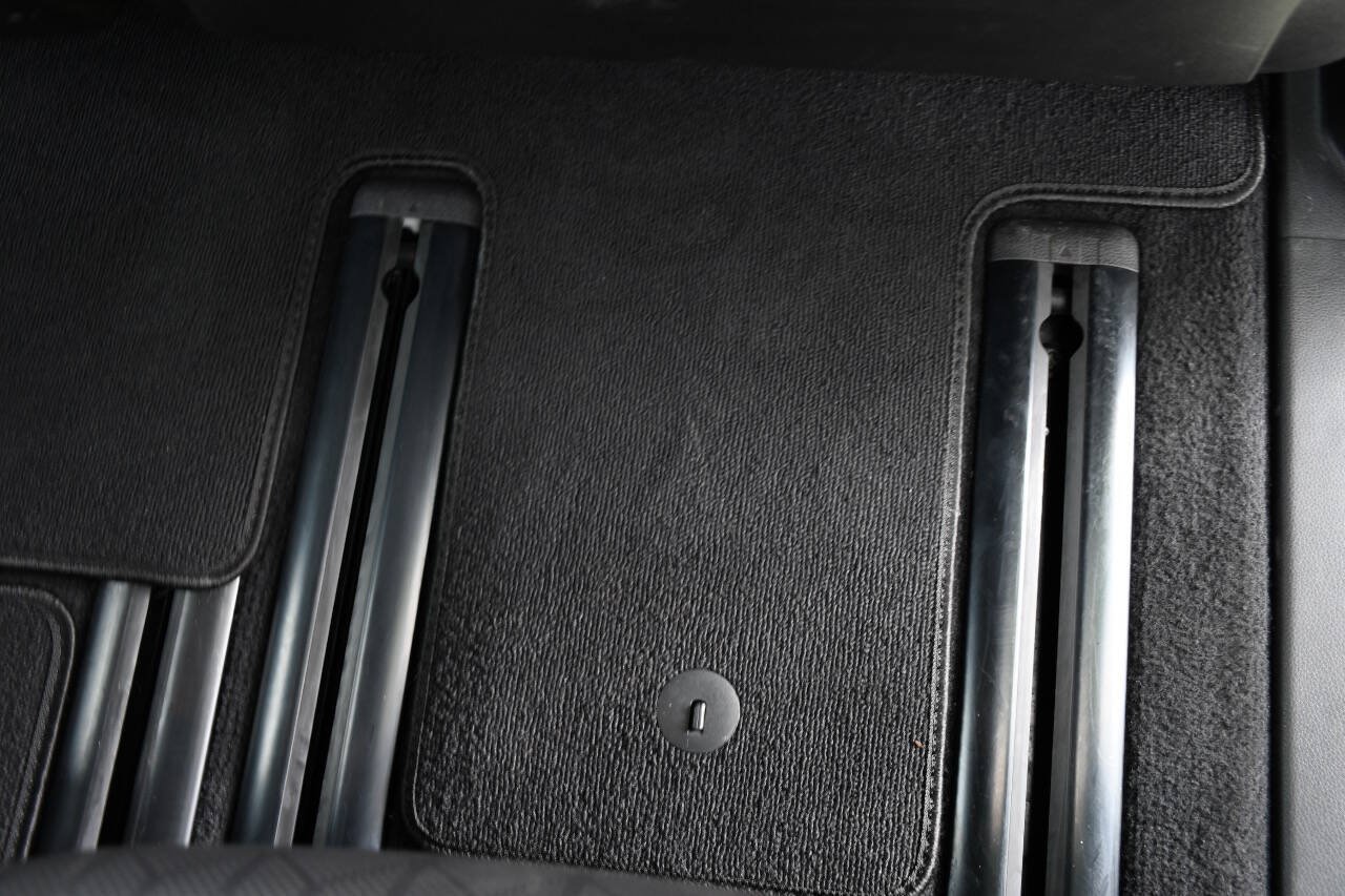 Used 2024 Kia Carnival LX FWD image 31
