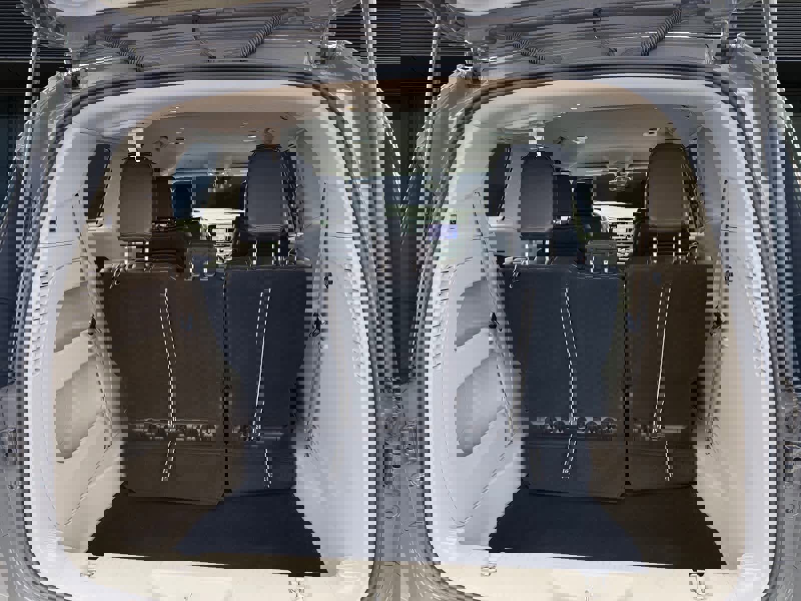 Used 2023 Chrysler Pacifica Touring-L image 11