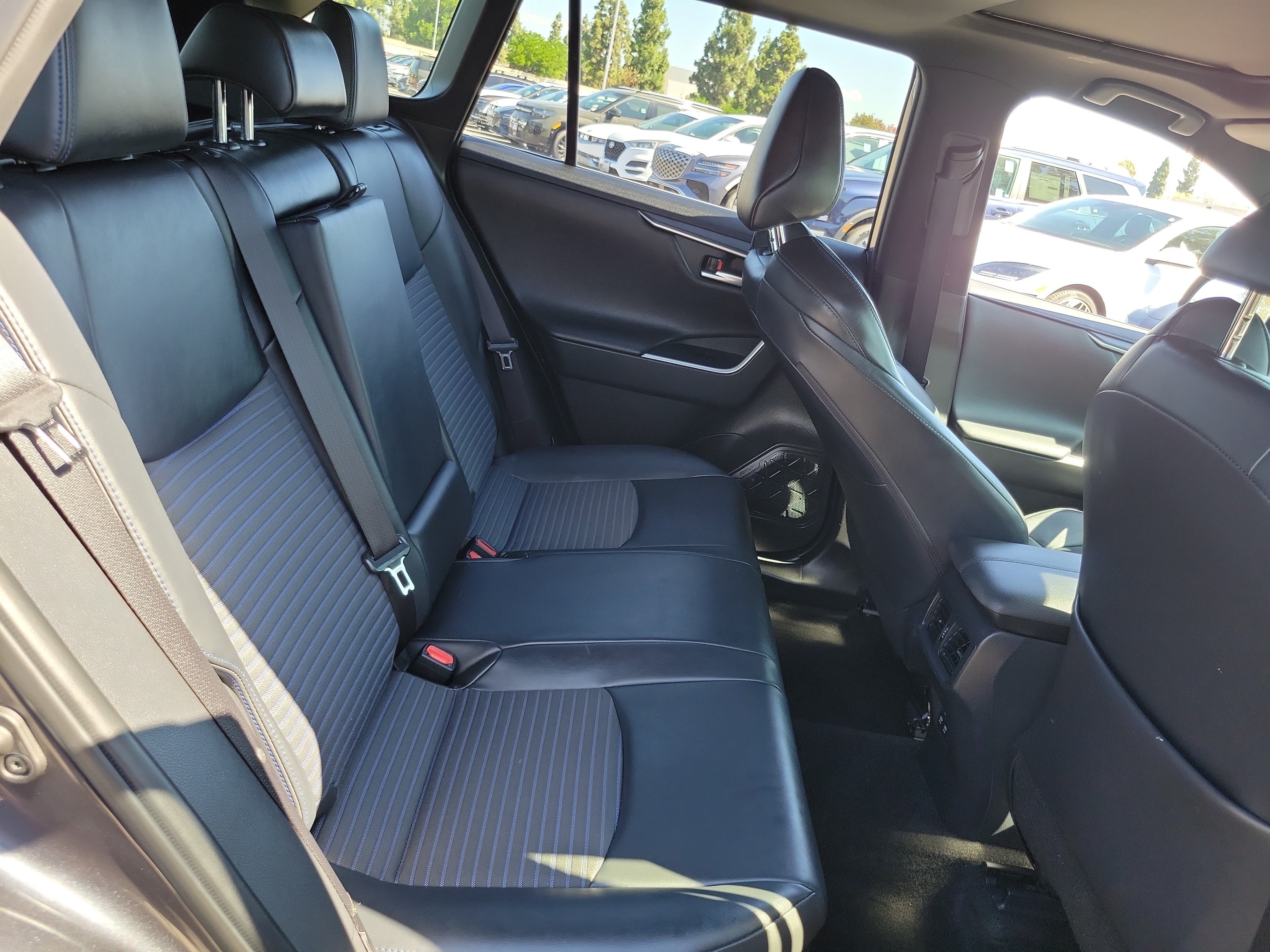 Used 2020 Toyota RAV4 XSE w/ XSE Grade Weather Package AWD/4WD image 25