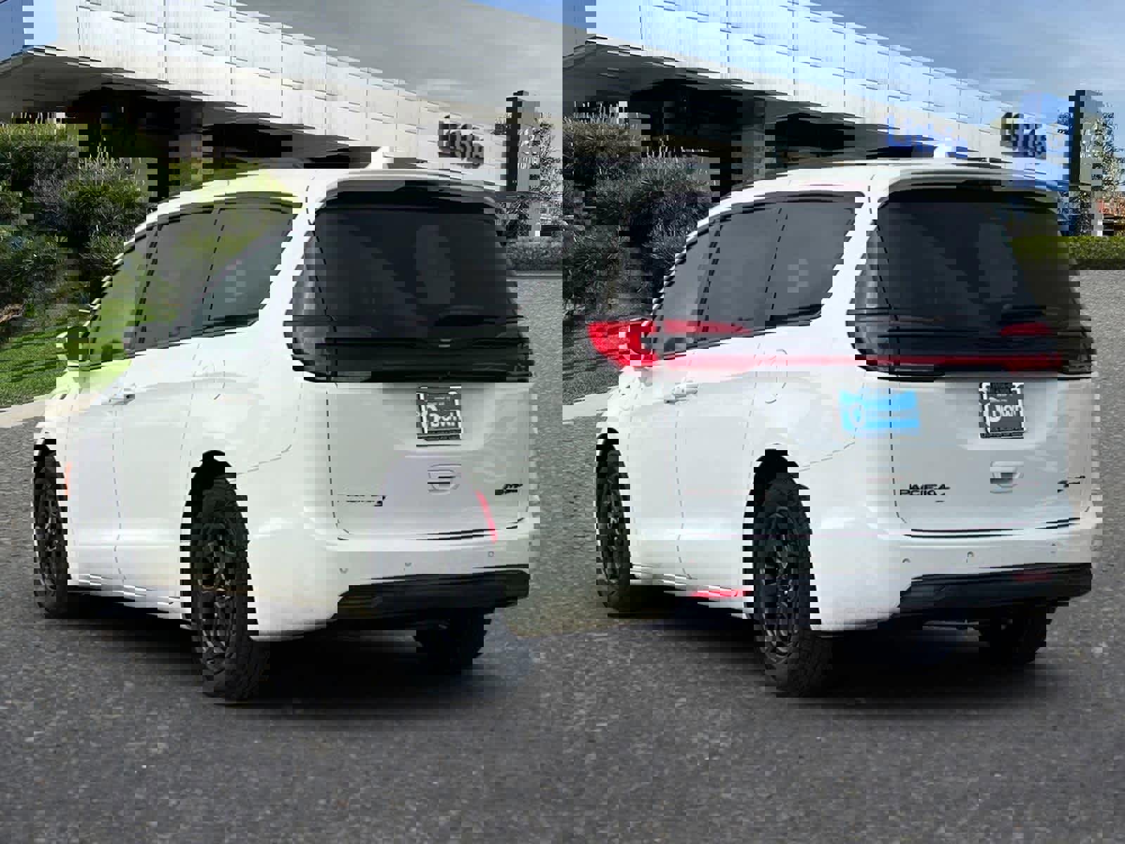 Used 2021 Chrysler Pacifica Touring w/ S Appearance Package image 7