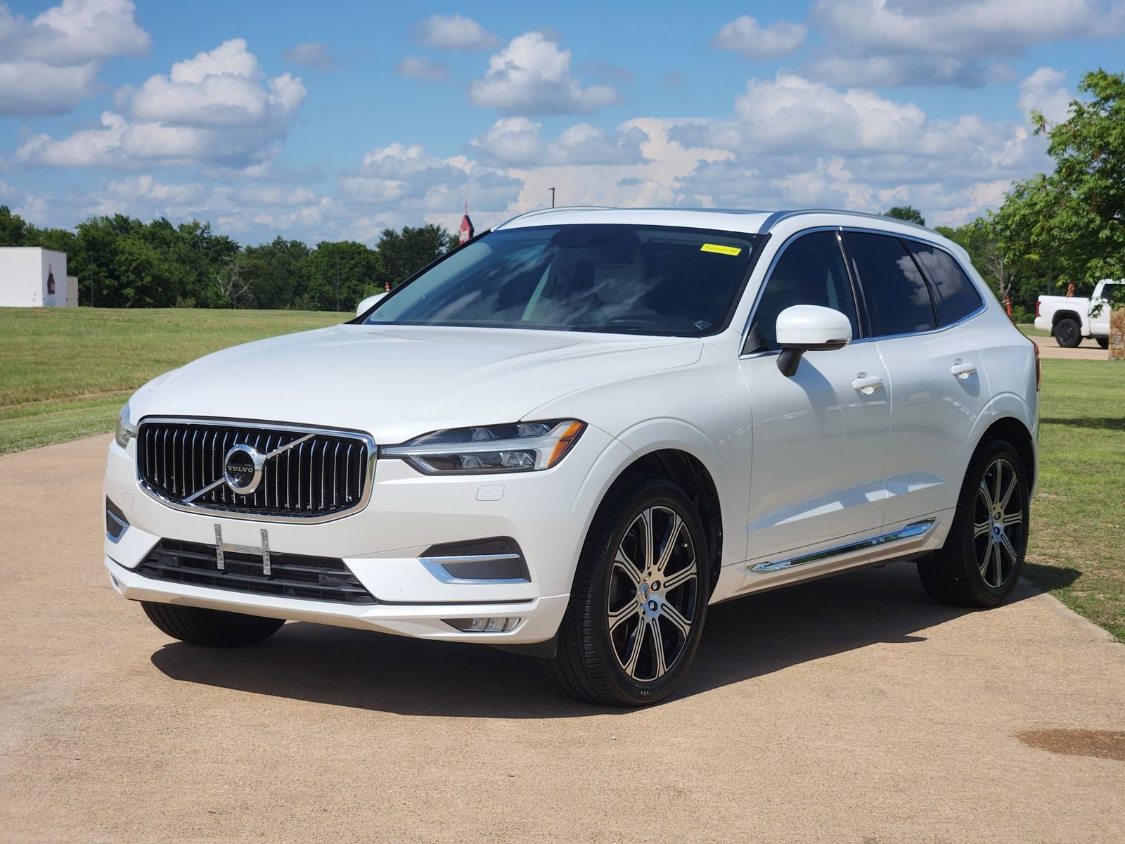 Used 2020 Volvo XC60 T6 Inscription w/ Protection Package Premier AWD/4WD image 2