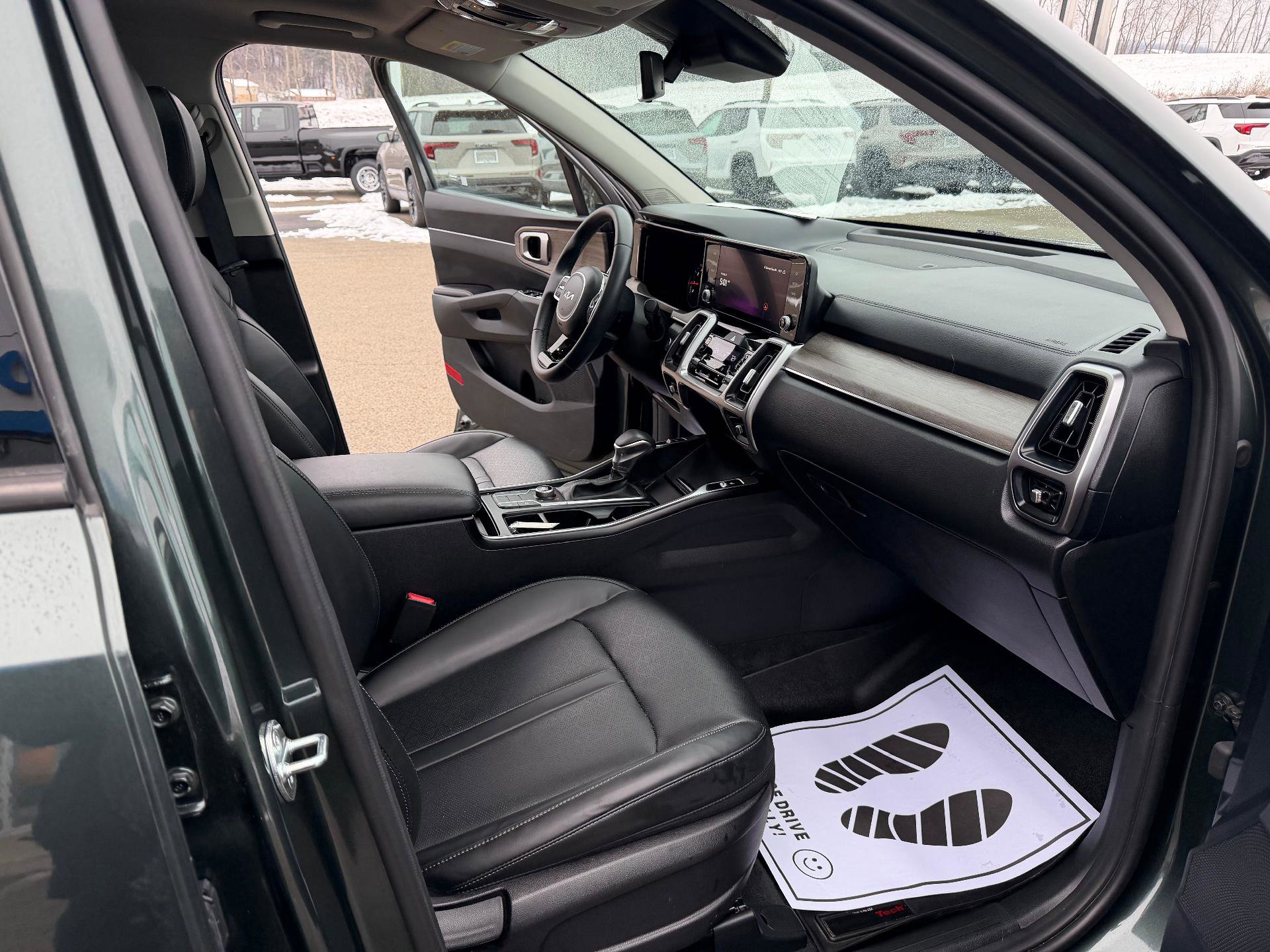 Used 2023 Kia Sorento S w/ Panoramic Sunroof Package image 29