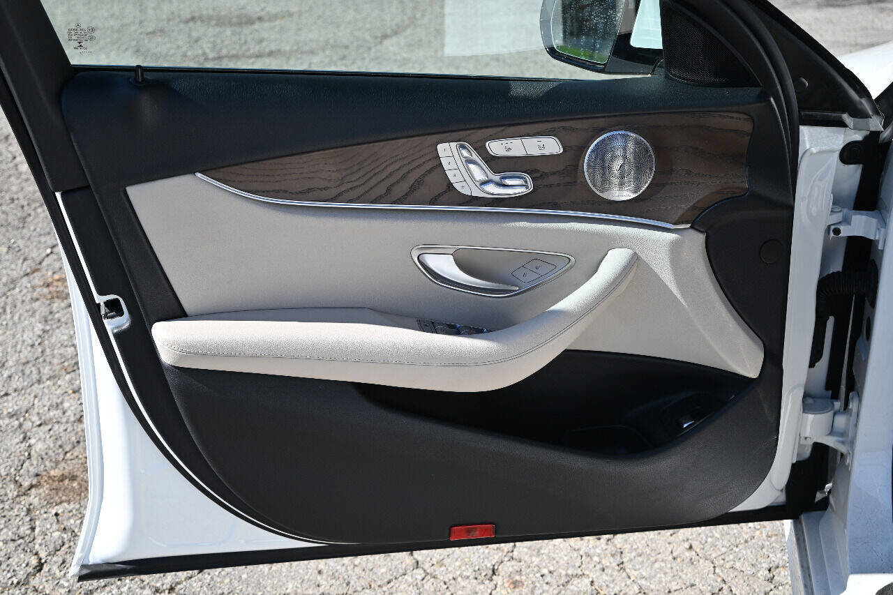 Used 2017 Mercedes-Benz E 300 image 15