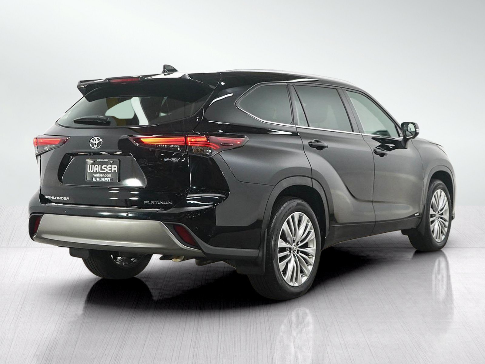 Used 2025 Toyota Highlander Platinum AWD/4WD image 5