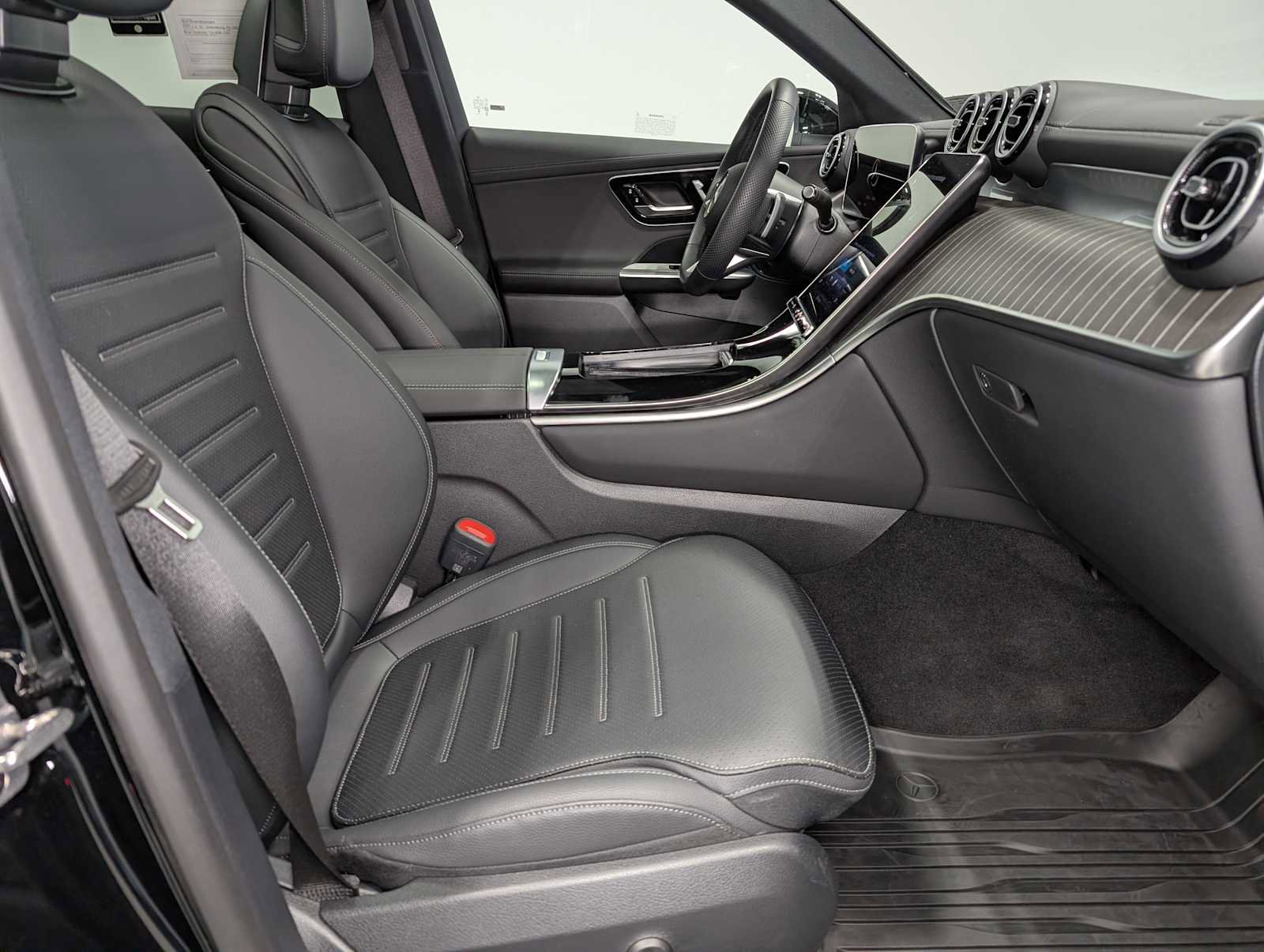 Certified 2026 Mercedes-Benz GLC 300 4MATIC image 36