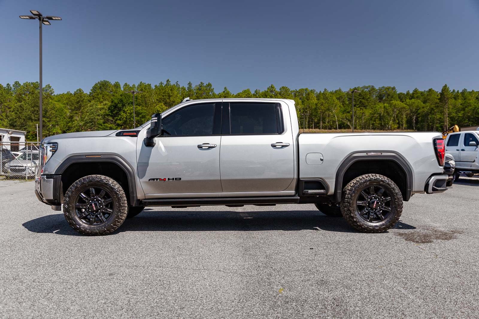 Used 2024 GMC Sierra 2500 AT4 w/ AT4 Premium Plus Package AWD/4WD image 4