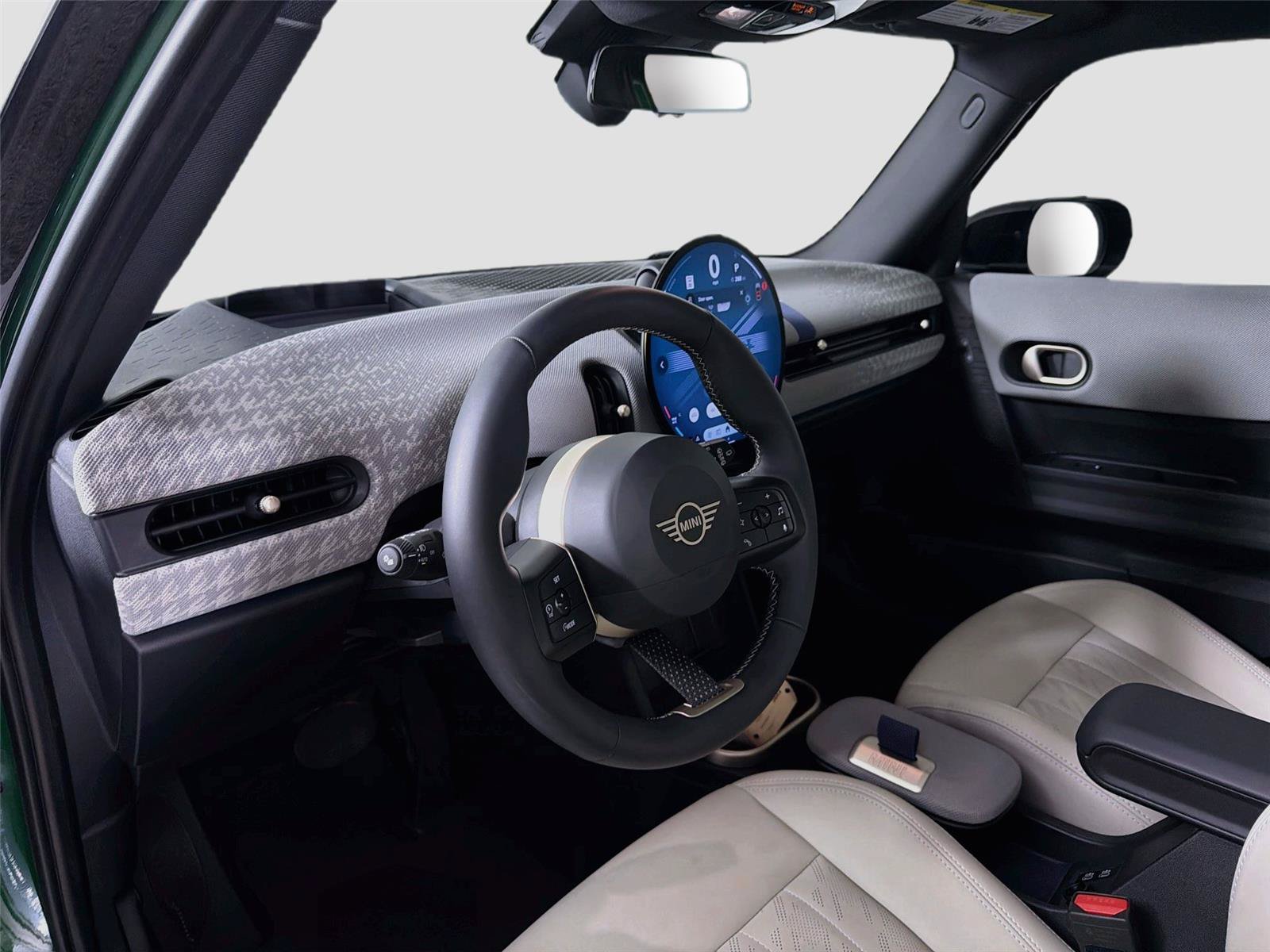 Used 2025 MINI Cooper 4-Door Hardtop FWD image 9