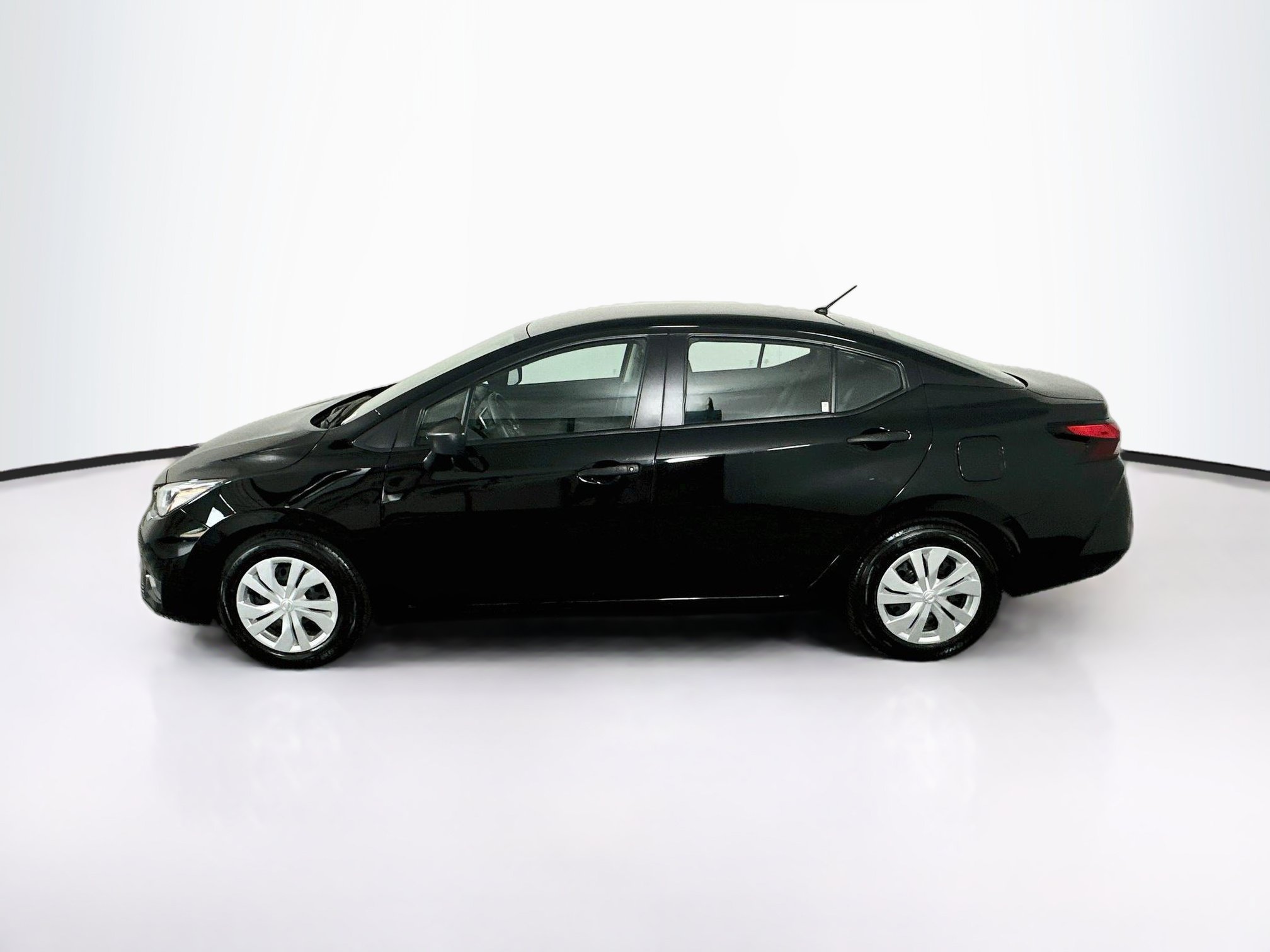 Used 2025 Nissan Versa S FWD image 4