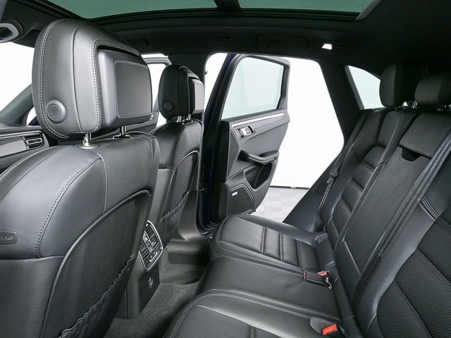 Certified 2025 Porsche Macan AWD image 21