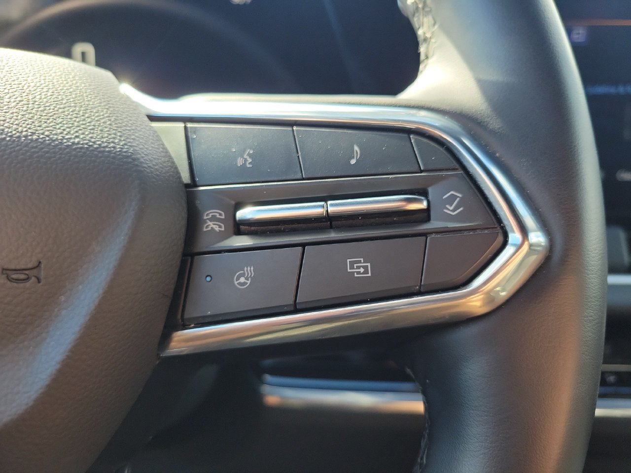 Used 2025 Chevrolet Equinox LT FWD image 18