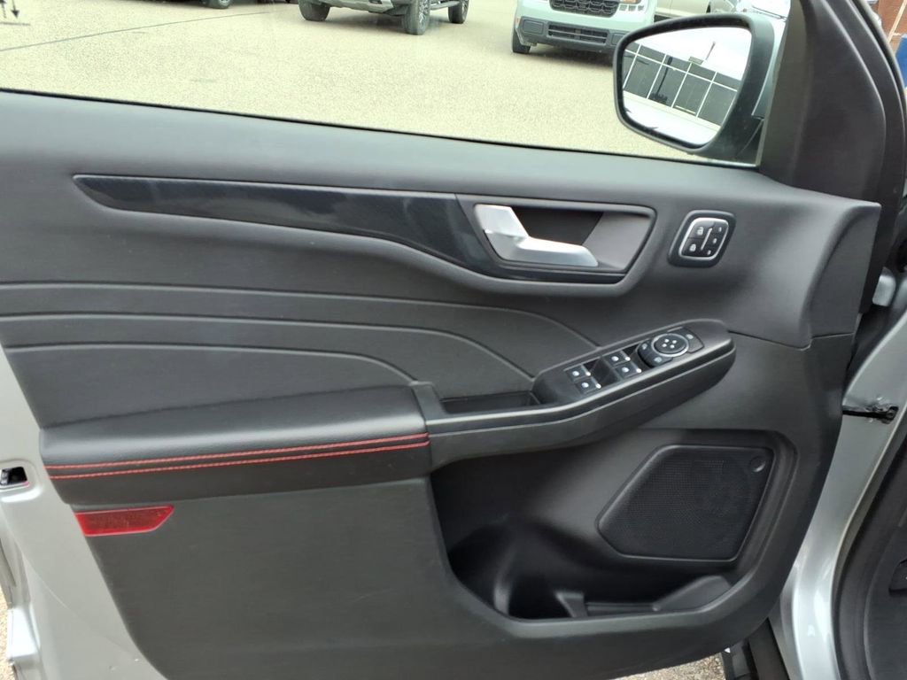 Certified 2023 Ford Escape ST-Line Elite AWD/4WD image 12