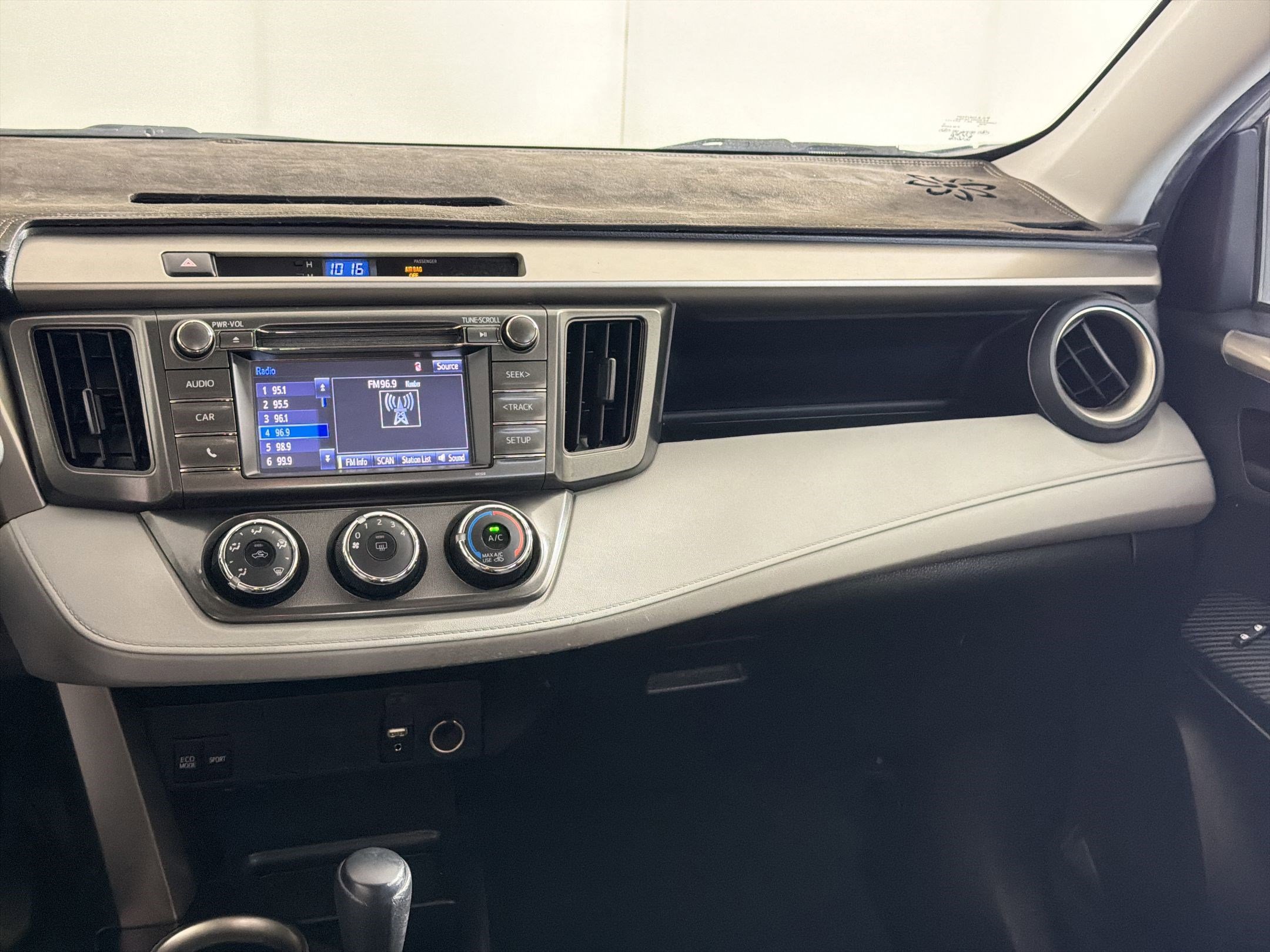 Used 2015 Toyota RAV4 LE image 26