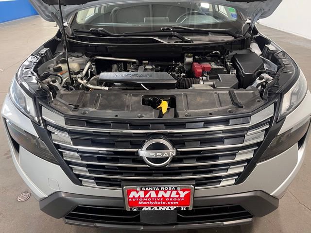 Used 2024 Nissan Rogue S image 9
