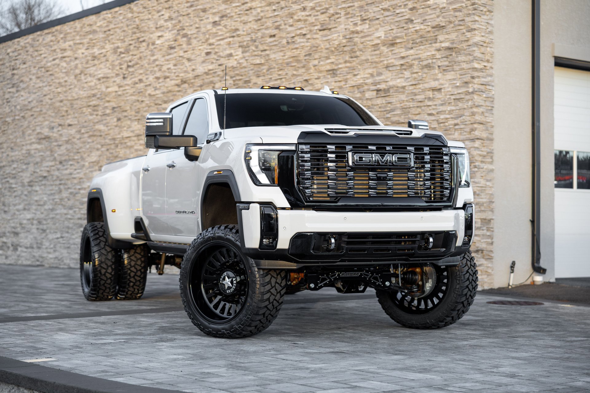 Used 2026 GMC Sierra 3500 Denali Ultimate image 1