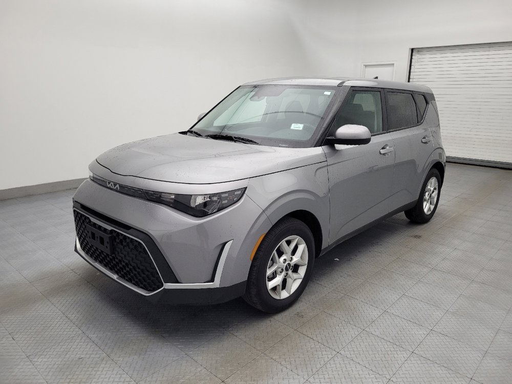 Used 2025 Kia Soul LX image 2