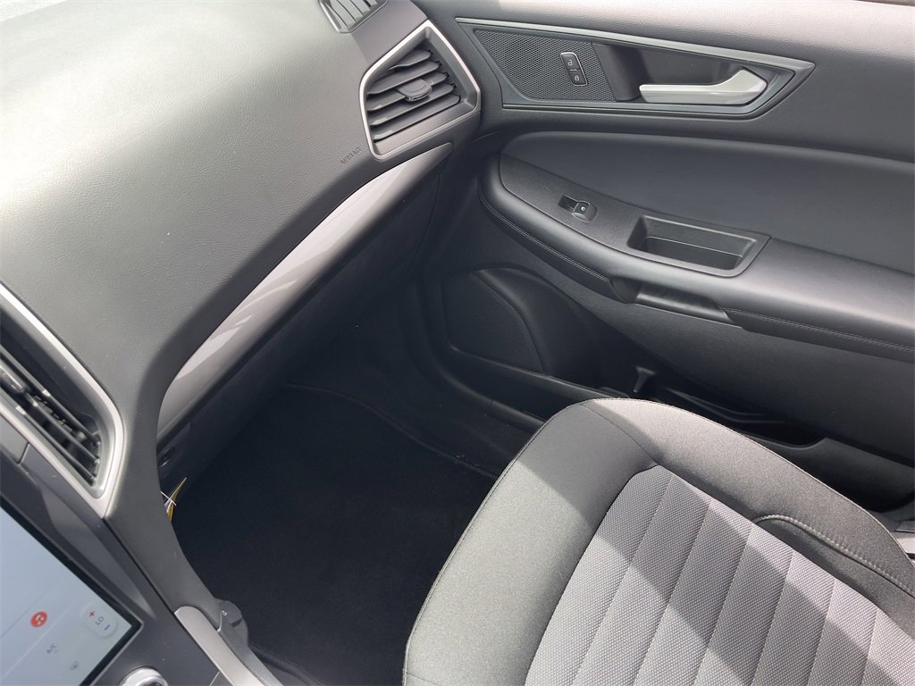Used 2024 Ford Edge SE w/ Black Appearance Package image 28
