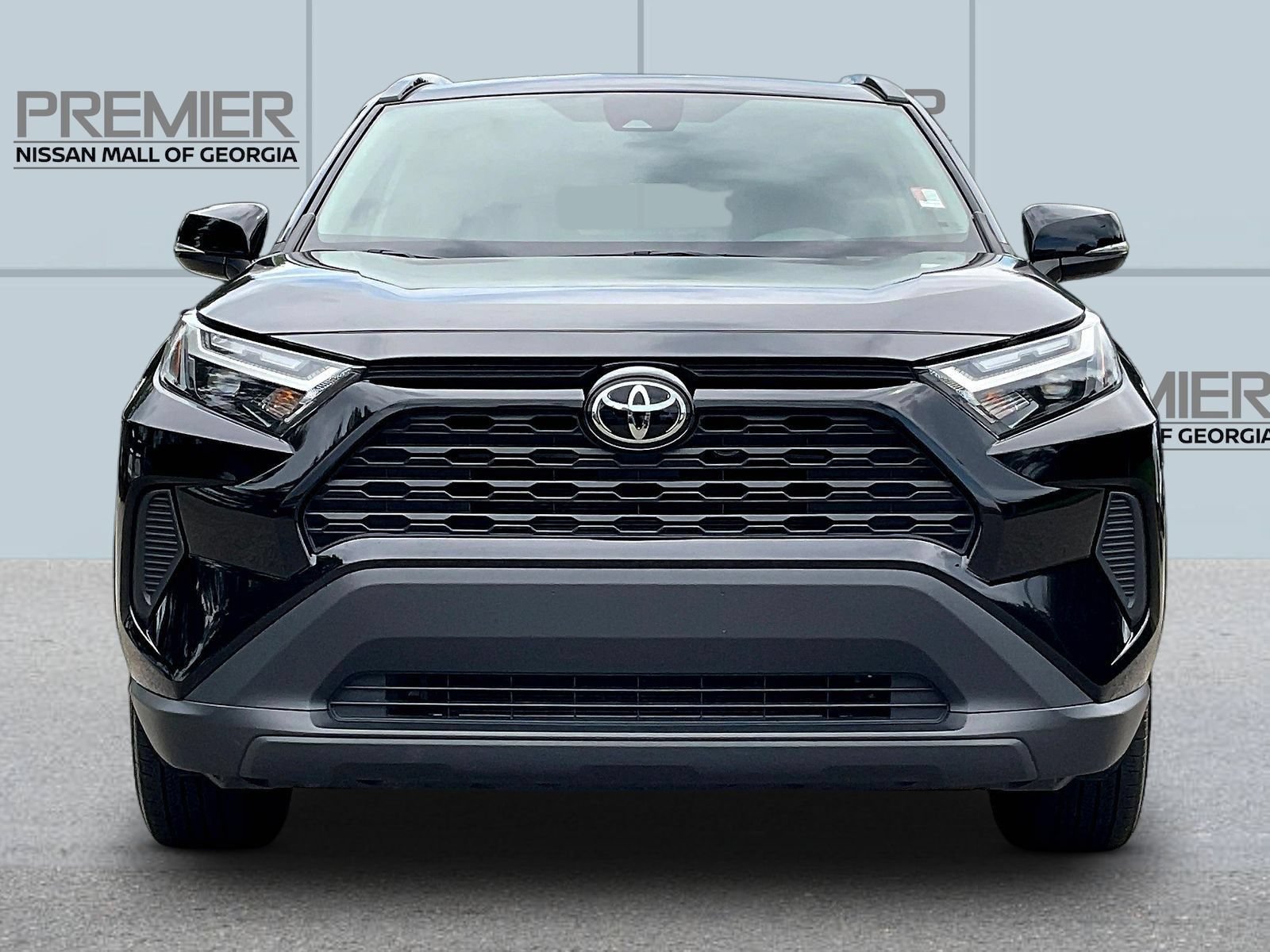 Used 2025 Toyota RAV4 XLE FWD image 2
